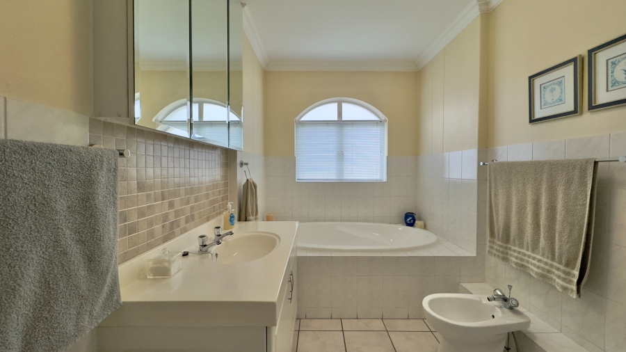 4 Bedroom Property for Sale in Greenways Golf Estate Western Cape
